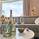 Cosy Corner 4 *