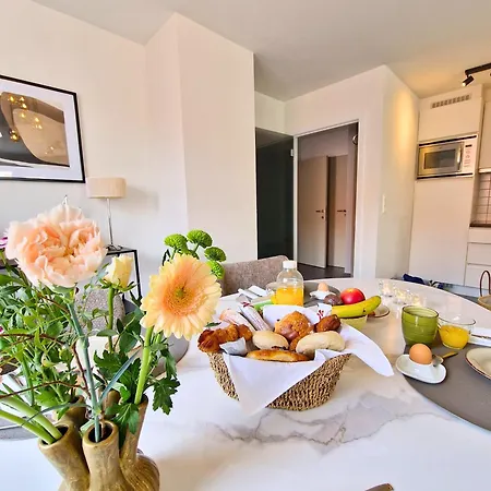 Cosy Corner 4 *