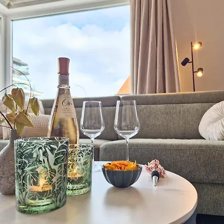 Cosy Corner 4 *