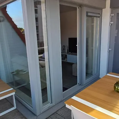 Cosy Corner 4 *
